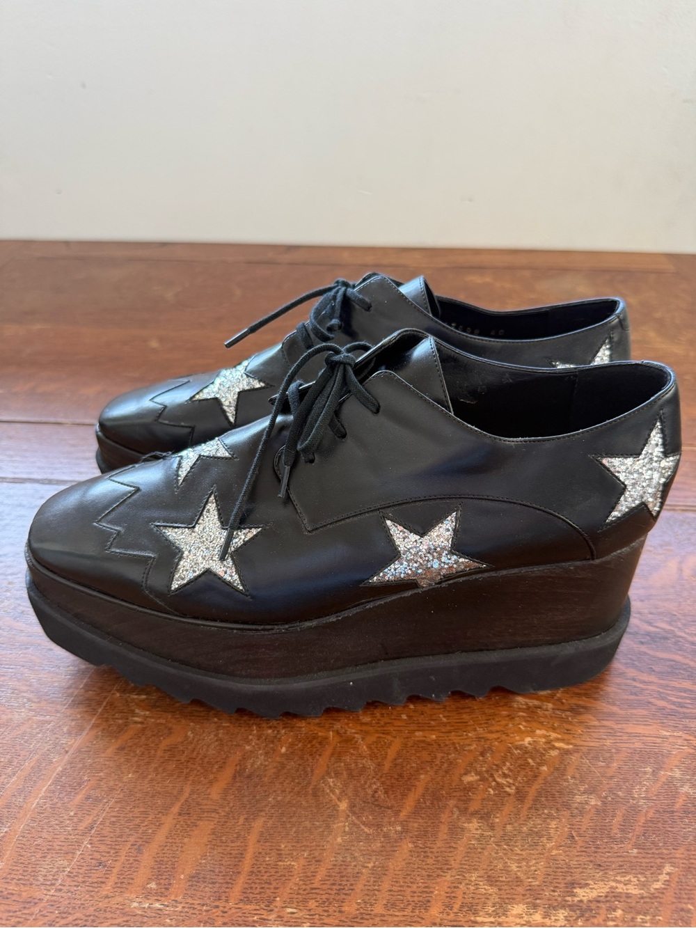 NWOT Stella McCartney Elyse Black Platform Oxfords with Silver Glitter Stars